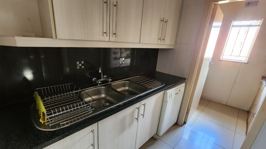 5 Bedroom Property for Sale in Cyrildene Gauteng