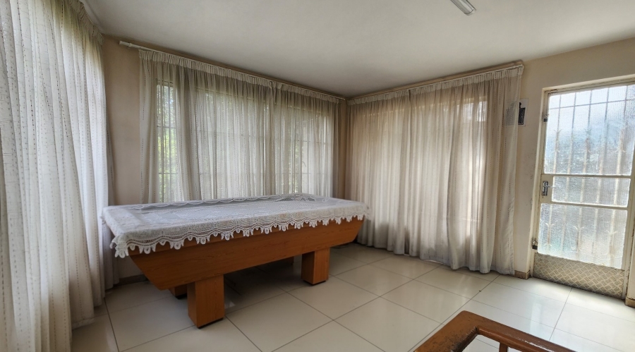 5 Bedroom Property for Sale in Cyrildene Gauteng