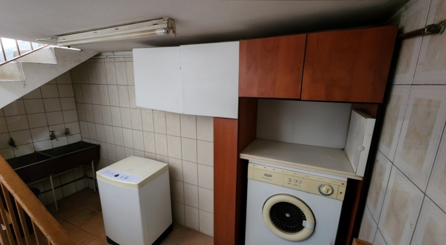 5 Bedroom Property for Sale in Cyrildene Gauteng