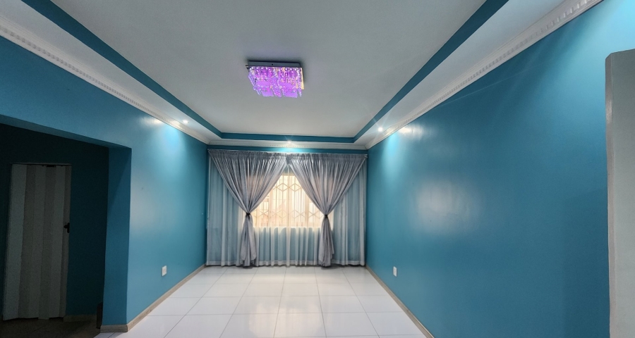 5 Bedroom Property for Sale in Cyrildene Gauteng