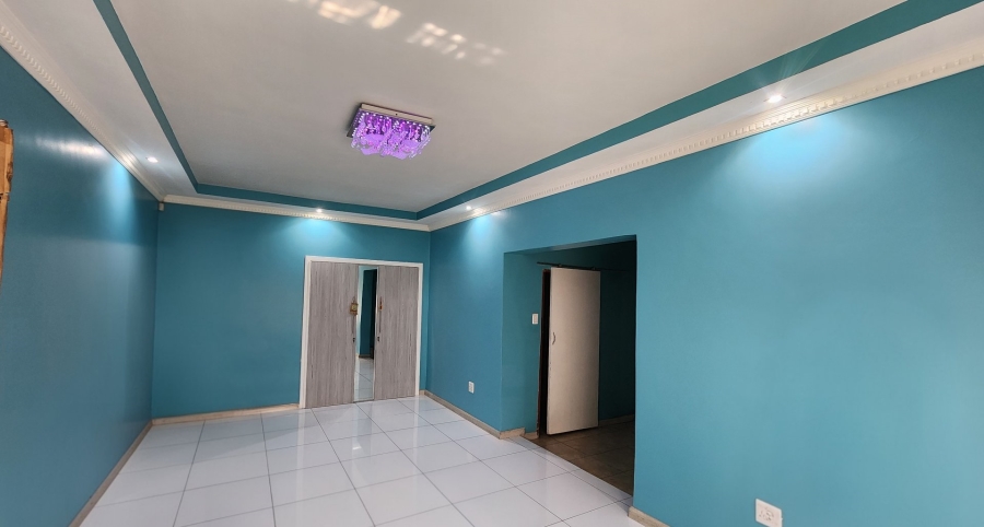 5 Bedroom Property for Sale in Cyrildene Gauteng