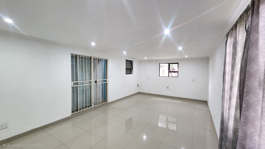 5 Bedroom Property for Sale in Cyrildene Gauteng