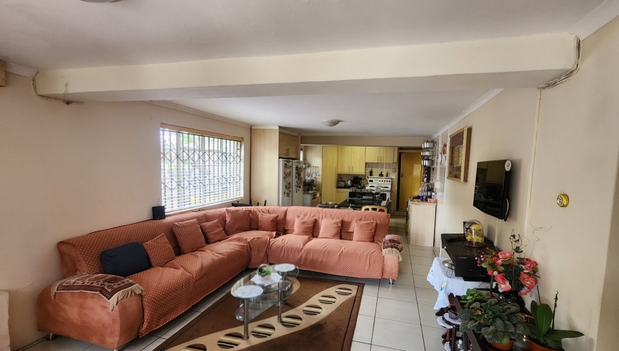 5 Bedroom Property for Sale in Cyrildene Gauteng