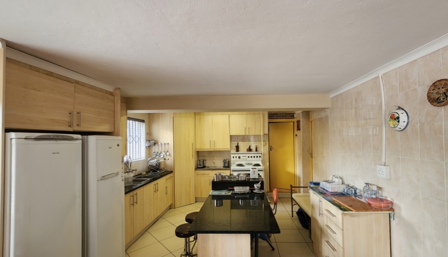 5 Bedroom Property for Sale in Cyrildene Gauteng