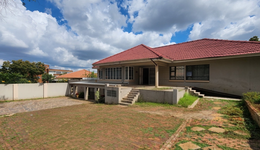 5 Bedroom Property for Sale in Cyrildene Gauteng