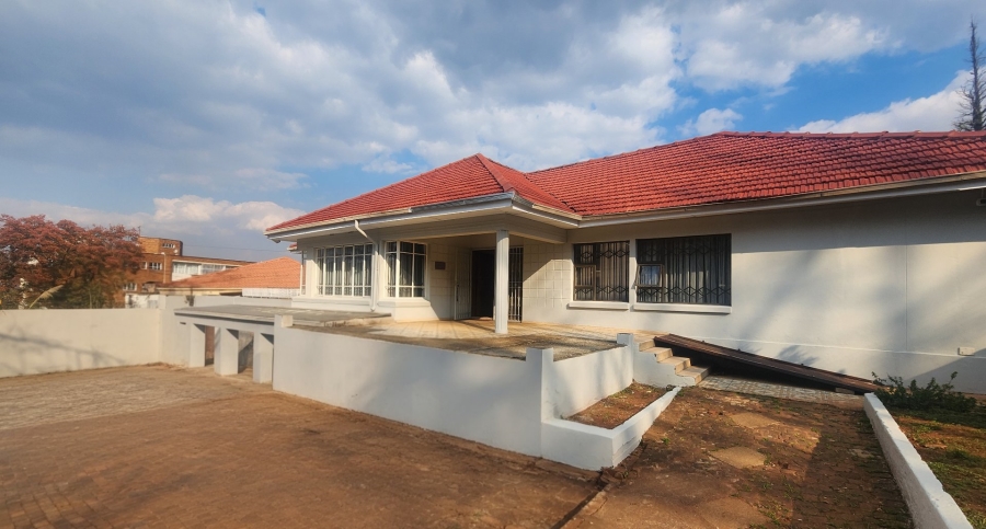 5 Bedroom Property for Sale in Cyrildene Gauteng