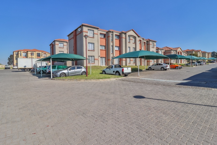 2 Bedroom Property for Sale in Ormonde View Gauteng
