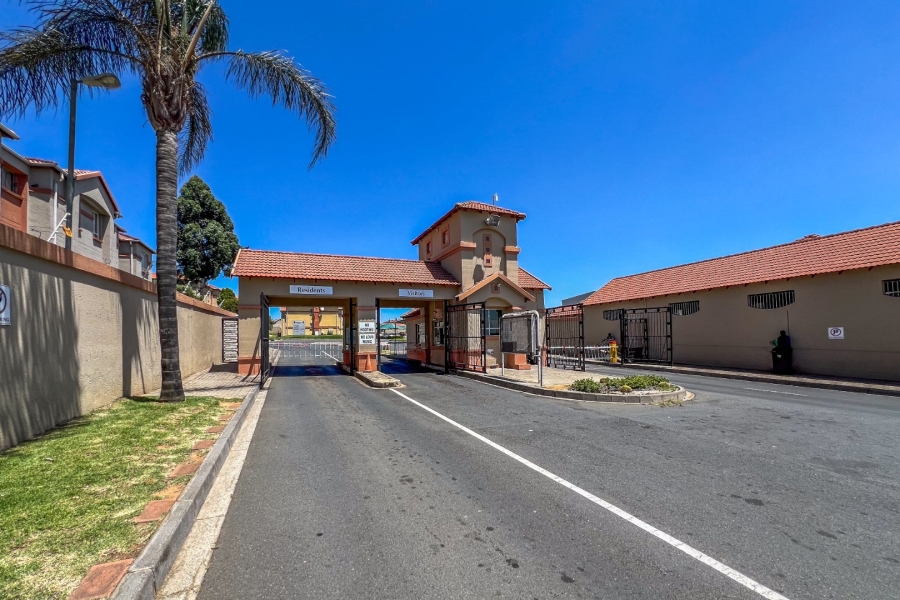 2 Bedroom Property for Sale in Ormonde View Gauteng