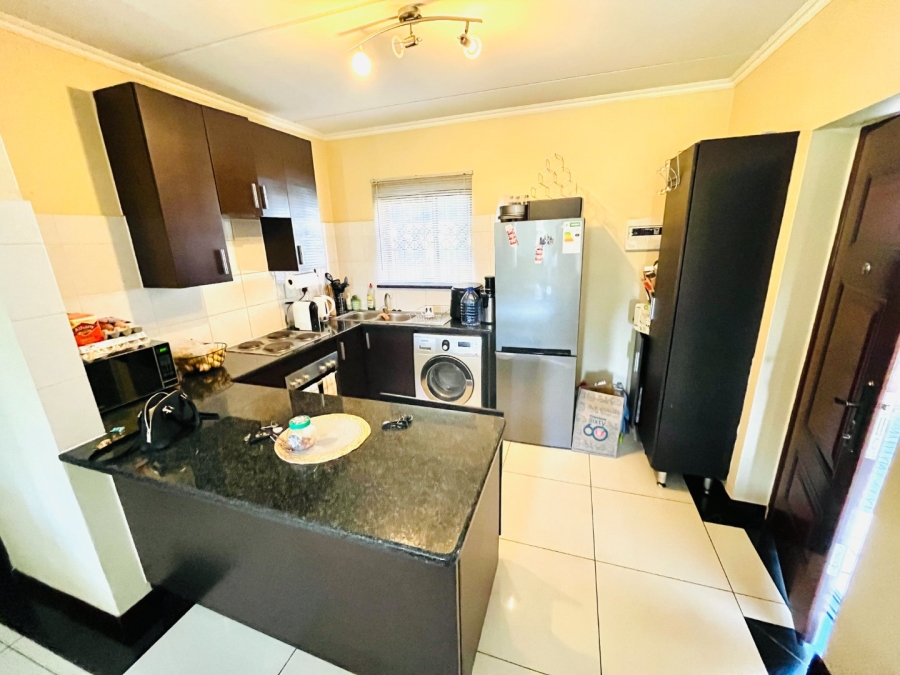 2 Bedroom Property for Sale in Noordwyk Gauteng