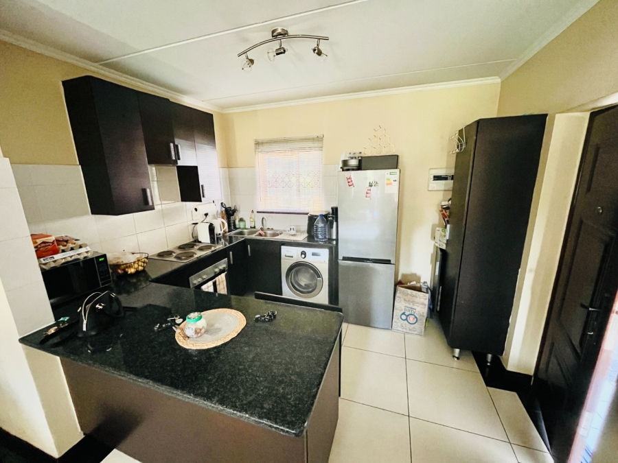 2 Bedroom Property for Sale in Noordwyk Gauteng