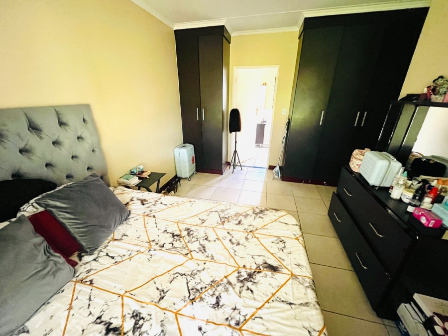 2 Bedroom Property for Sale in Noordwyk Gauteng
