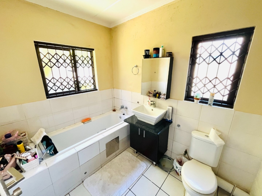 2 Bedroom Property for Sale in Noordwyk Gauteng