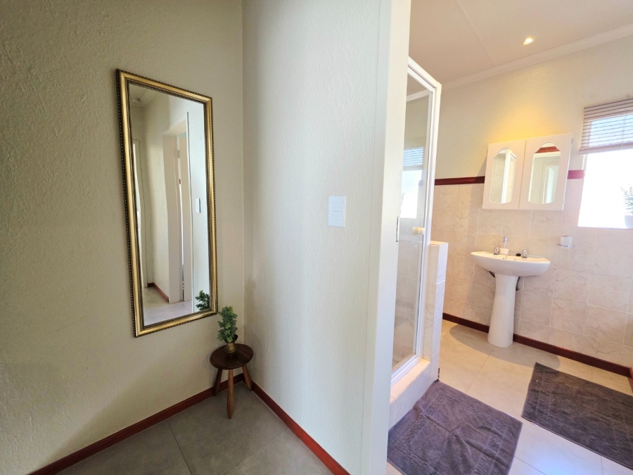 2 Bedroom Property for Sale in La Montagne Gauteng
