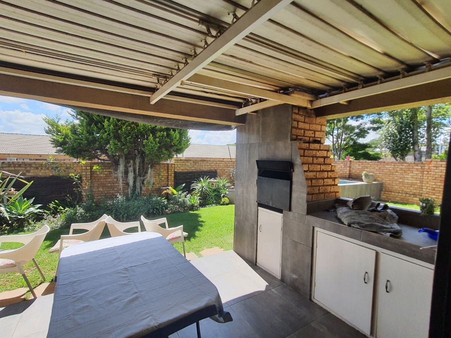 2 Bedroom Property for Sale in Equestria Gauteng