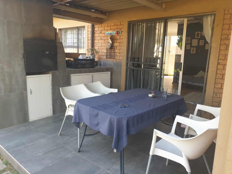 2 Bedroom Property for Sale in Equestria Gauteng