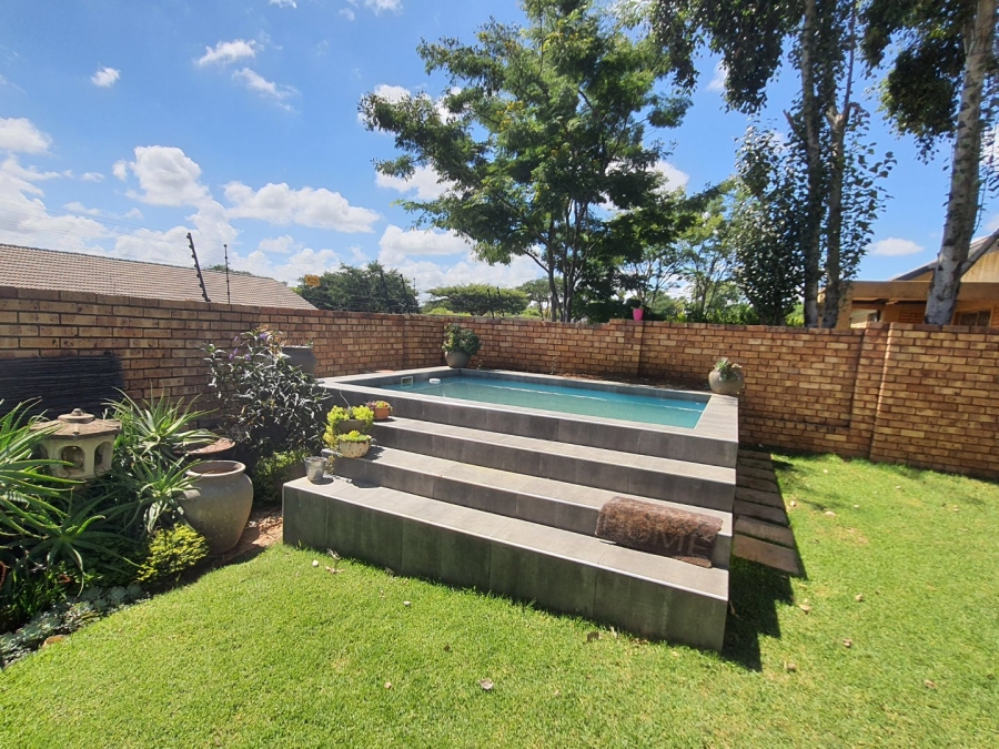 2 Bedroom Property for Sale in Equestria Gauteng