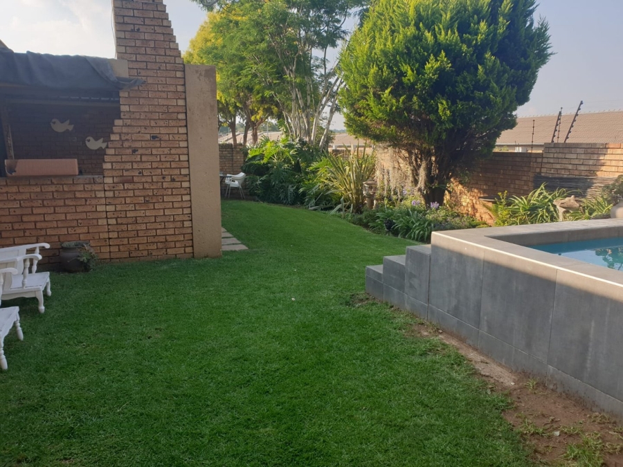 2 Bedroom Property for Sale in Equestria Gauteng
