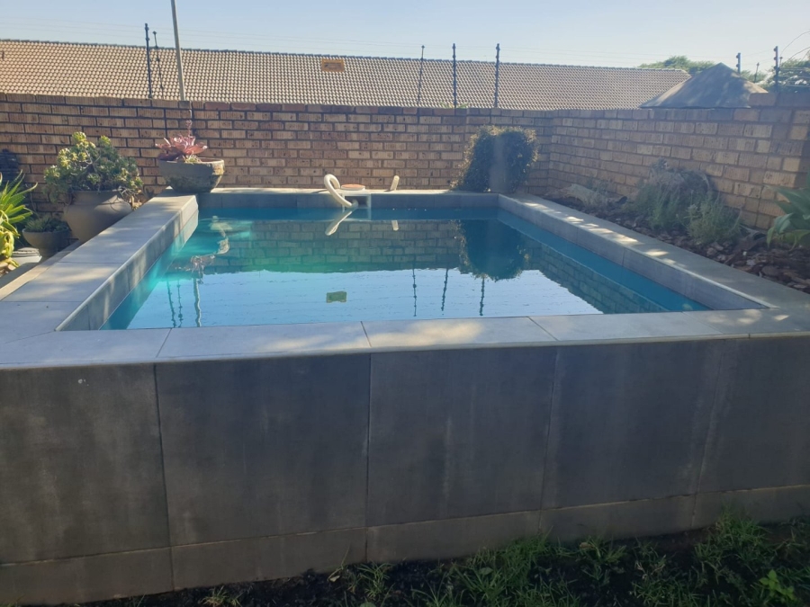 2 Bedroom Property for Sale in Equestria Gauteng