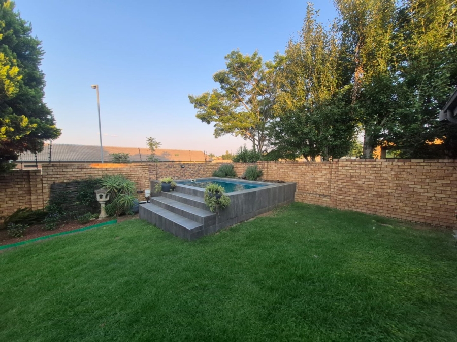 2 Bedroom Property for Sale in Equestria Gauteng