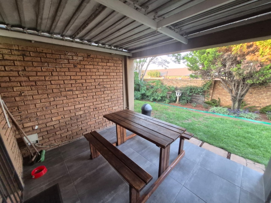 2 Bedroom Property for Sale in Equestria Gauteng