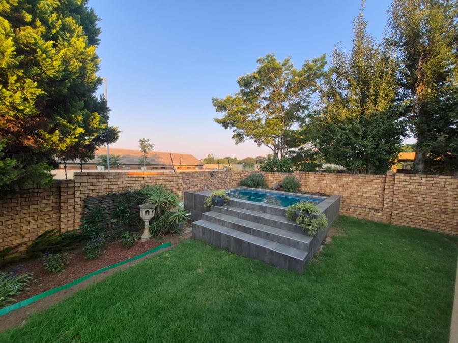 2 Bedroom Property for Sale in Equestria Gauteng