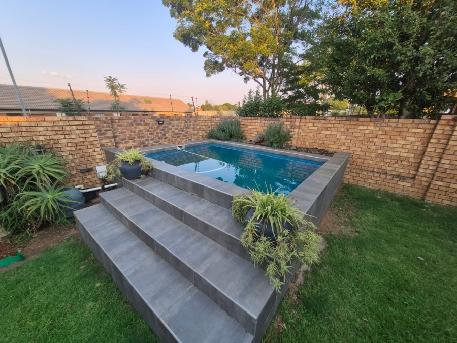 2 Bedroom Property for Sale in Equestria Gauteng