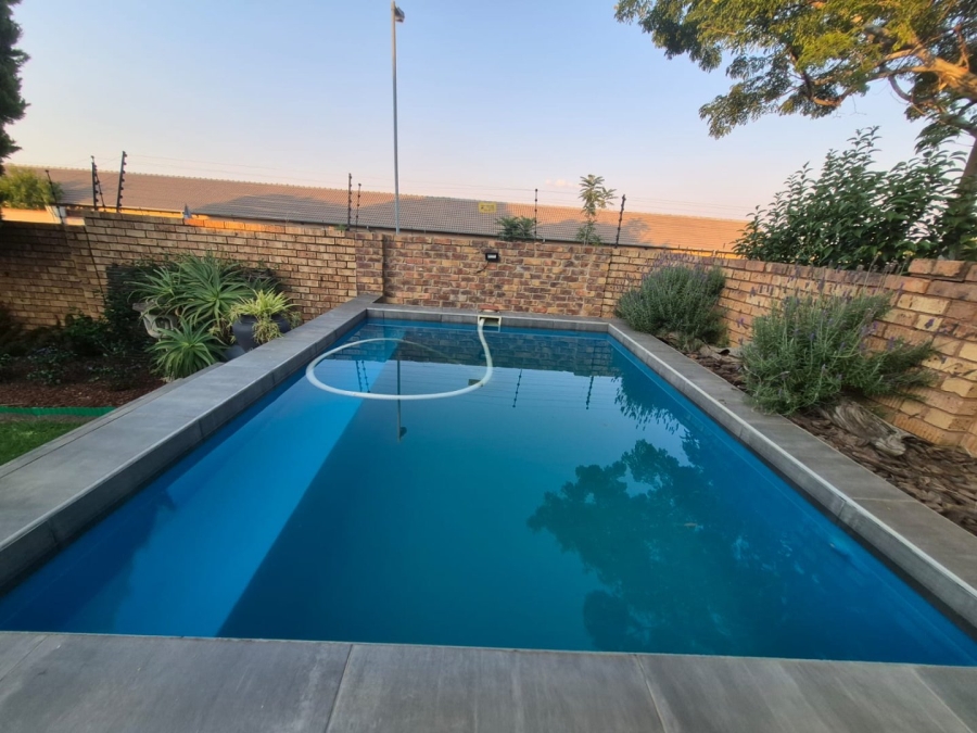 2 Bedroom Property for Sale in Equestria Gauteng