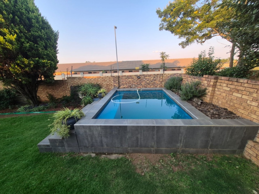 2 Bedroom Property for Sale in Equestria Gauteng