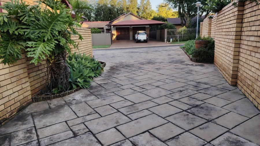 3 Bedroom Property for Sale in Wierdaglen Estate Gauteng