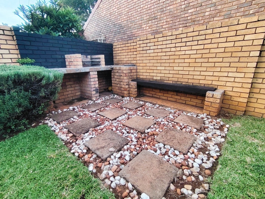 3 Bedroom Property for Sale in Wierdaglen Estate Gauteng