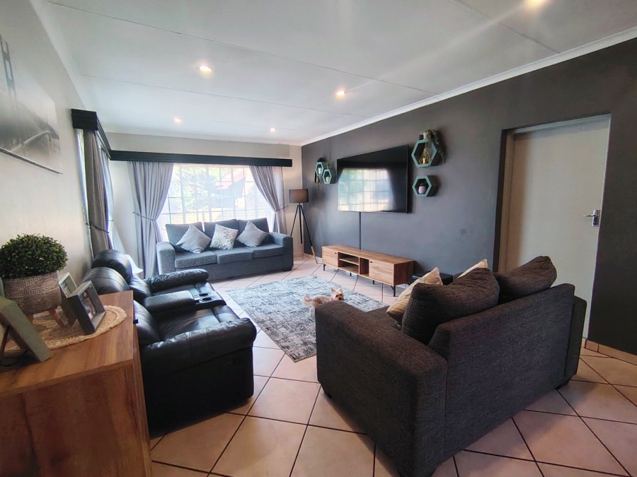 3 Bedroom Property for Sale in Wierdaglen Estate Gauteng