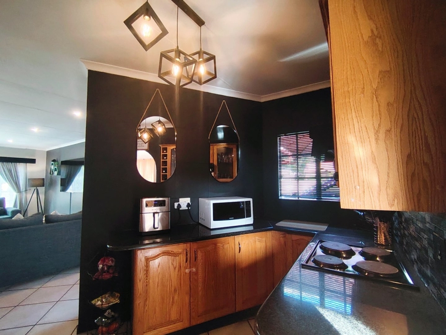 3 Bedroom Property for Sale in Wierdaglen Estate Gauteng