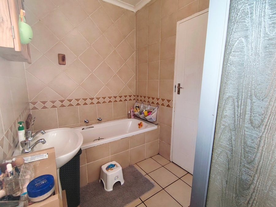 3 Bedroom Property for Sale in Wierdaglen Estate Gauteng
