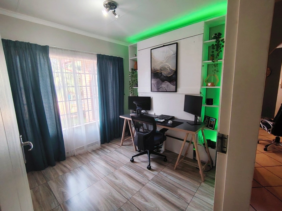 3 Bedroom Property for Sale in Wierdaglen Estate Gauteng