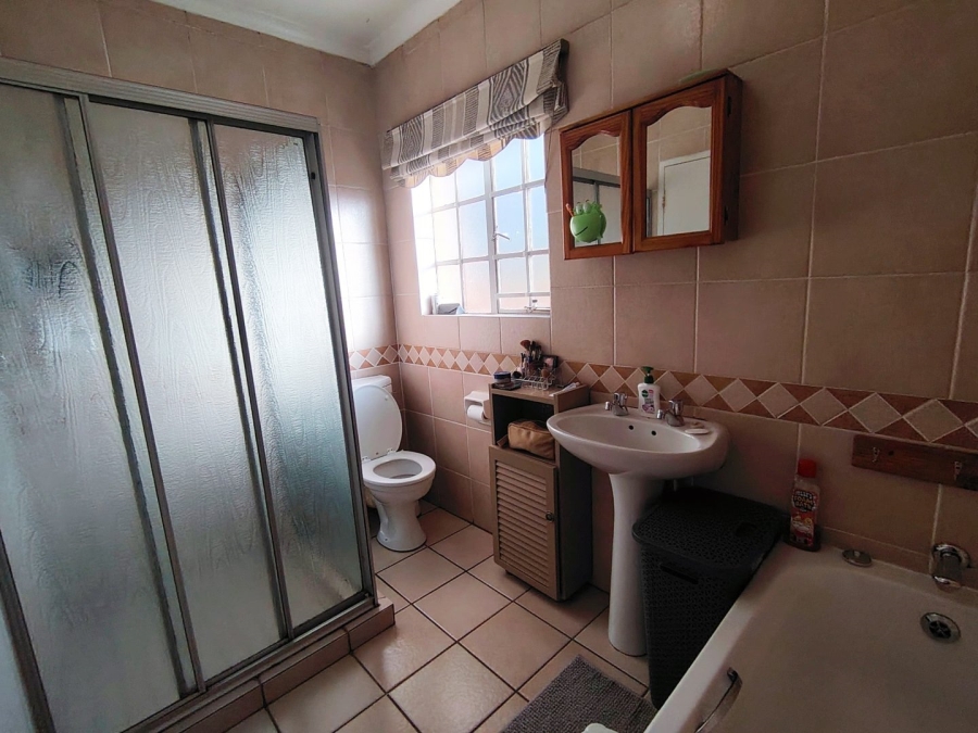 3 Bedroom Property for Sale in Wierdaglen Estate Gauteng