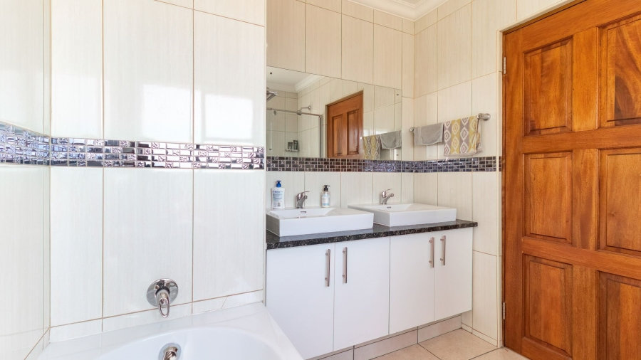 3 Bedroom Property for Sale in Sunnyridge Gauteng