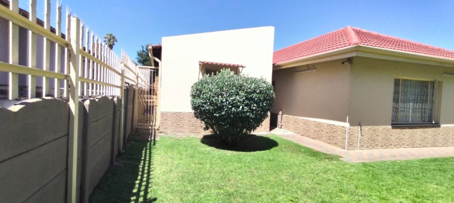 5 Bedroom Property for Sale in Selection Park Gauteng