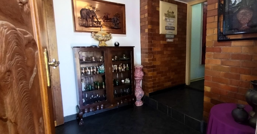 5 Bedroom Property for Sale in Selection Park Gauteng