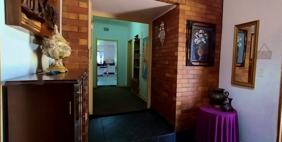 5 Bedroom Property for Sale in Selection Park Gauteng