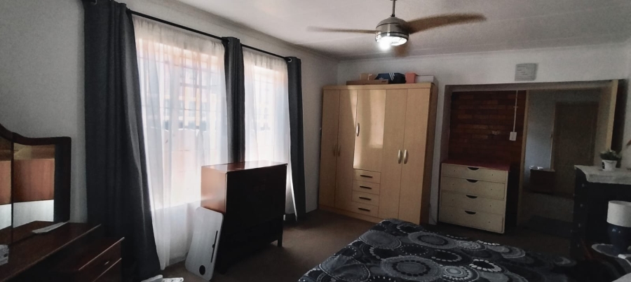 5 Bedroom Property for Sale in Selection Park Gauteng