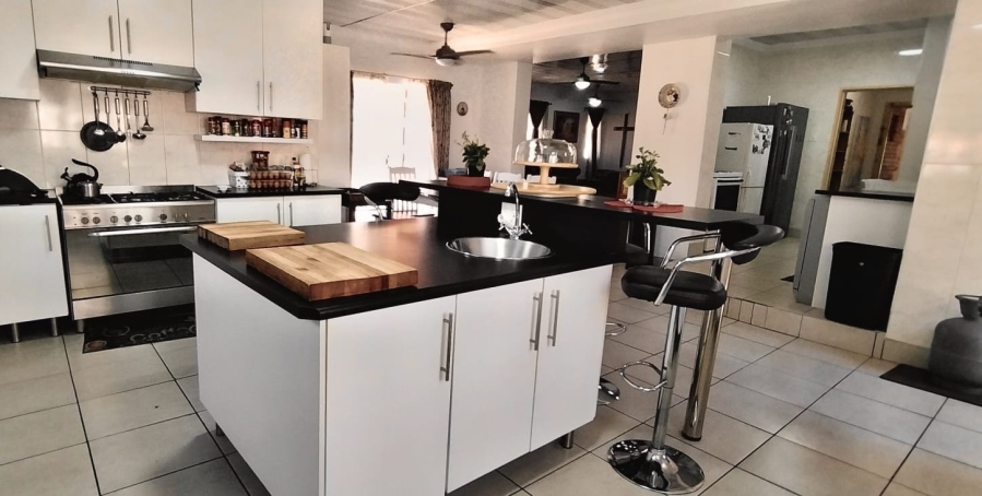 5 Bedroom Property for Sale in Selection Park Gauteng