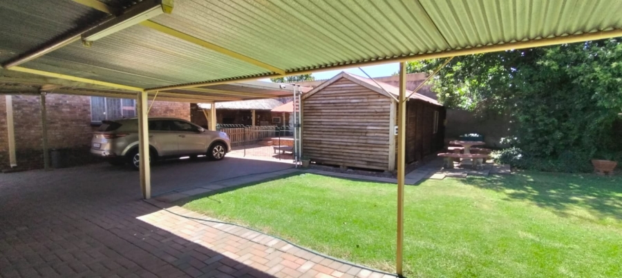 5 Bedroom Property for Sale in Selection Park Gauteng