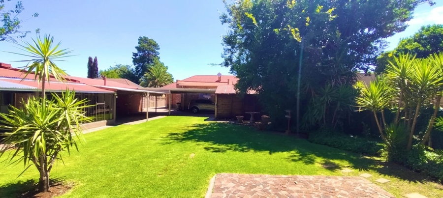 5 Bedroom Property for Sale in Selection Park Gauteng