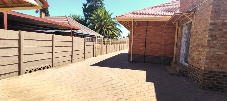 5 Bedroom Property for Sale in Selection Park Gauteng