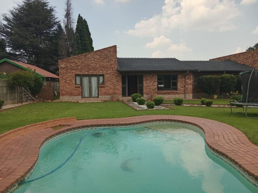 5 Bedroom Property for Sale in Dalpark Proper Gauteng