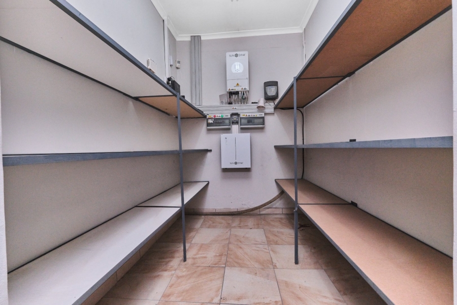 To Let commercial Property for Rent in Fontainebleau Gauteng