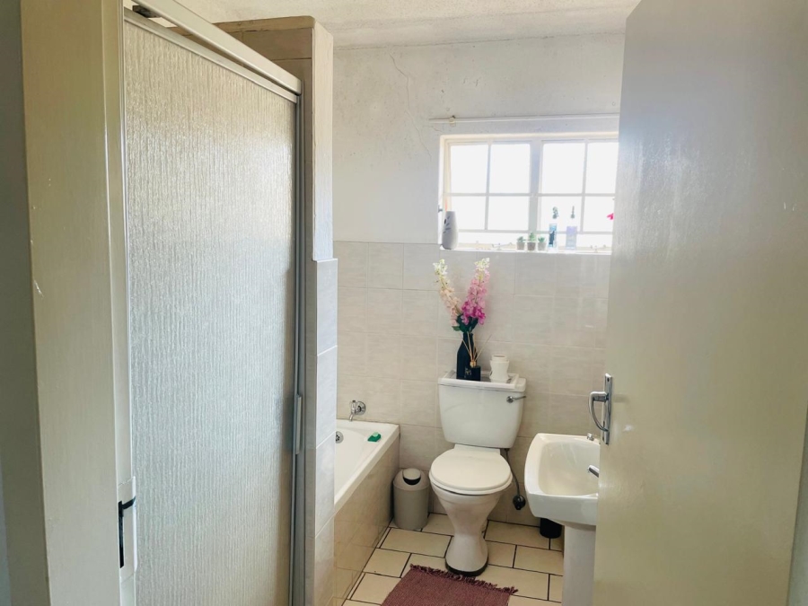 2 Bedroom Property for Sale in Noordwyk Gauteng