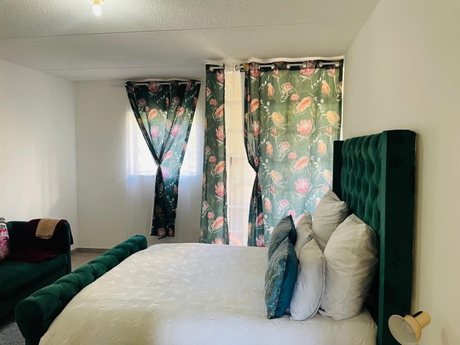2 Bedroom Property for Sale in Noordwyk Gauteng