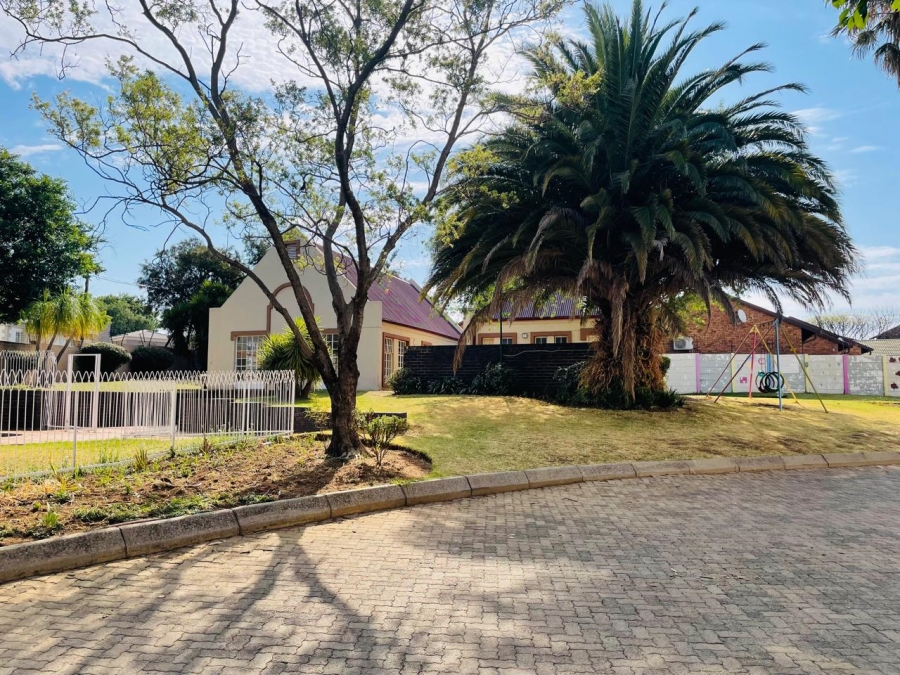 2 Bedroom Property for Sale in Noordwyk Gauteng