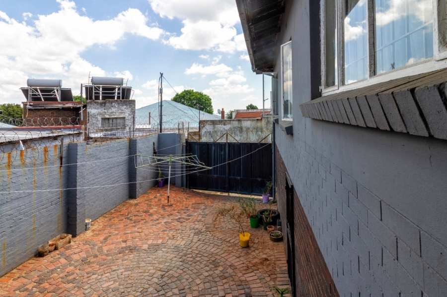 9 Bedroom Property for Sale in Brixton Gauteng